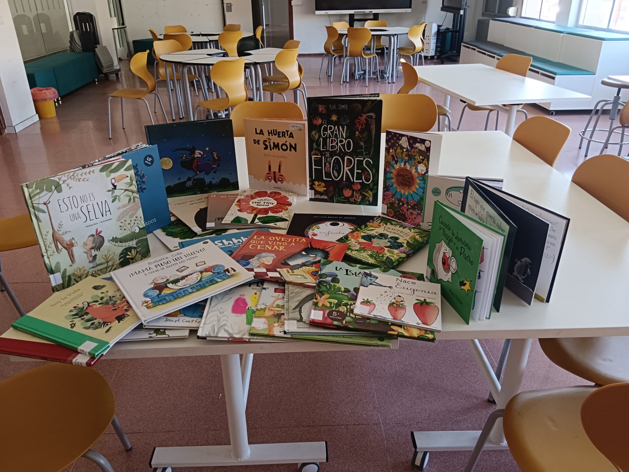 Agradecimiento al Proyecto Paraguas por la donación de libros